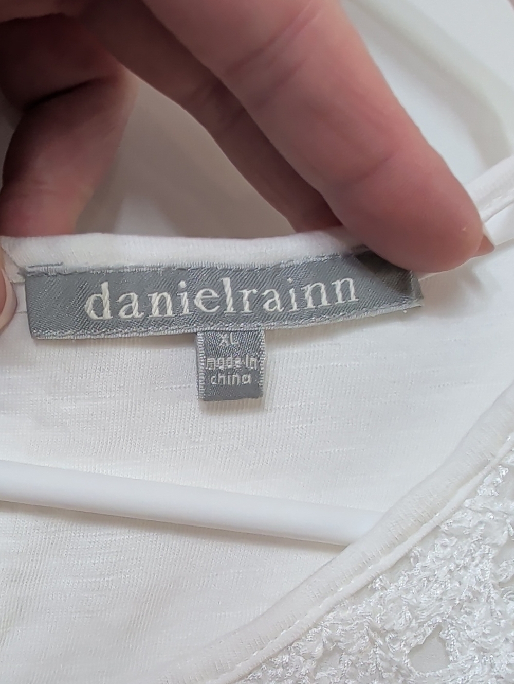 Daniel Rainn White Crochet Yoke Short Sleeve Tee Size XL - Picture 2 of 6